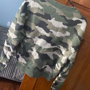 NEVER WORN‼️BRAND NEW W/O TAGS. H&M Winter Sweater